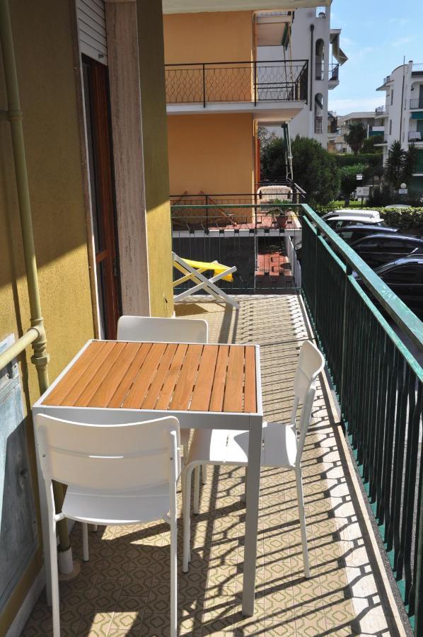 Viale Repubblica 329 1 Pietra Ligure Exterior foto