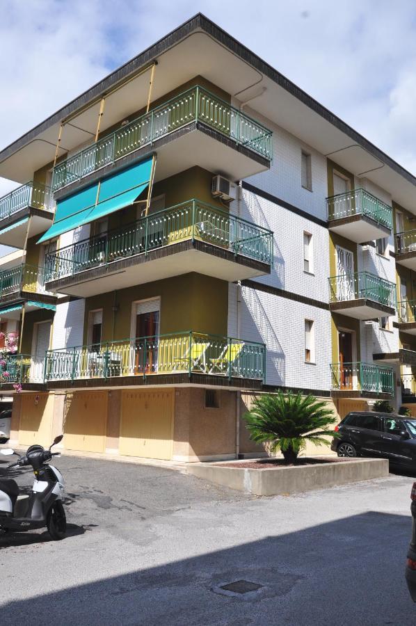 Viale Repubblica 329 1 Pietra Ligure Exterior foto
